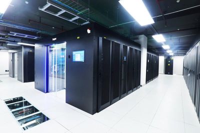 国内首个存算一栈式液冷数据中心落地华南理工大学网络工程